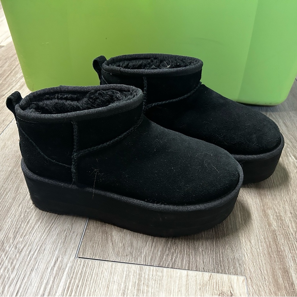 UGG Black Classic Ultra Mini Platform Size 6